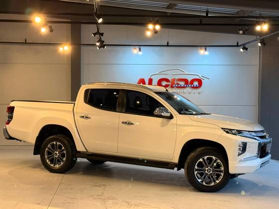 MITSUBISHI L200 TRITON 2.4 16V TURBO DIESEL SPORT HPE-S CD 4P 4X4 AUTOMÁTICO MITSUBISHI L200 TRITON 2.4 16V TURBO DIESEL SPORT HPE-S CD 4P 4X4 AUTOMÁTICO